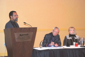 Paul Mohr (Phoenix, AZ) introduces Shuzaburo Takeda of Japan and Miami University's Nelda Cambron-McCabe to discuss innovation